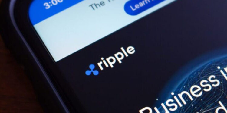 Teléfono inteligente que muestra el logo de la empresa Ripple.