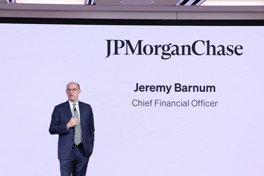 Director financiero de JPMorgan, Jeremy Barnum, durante el "día del inversionista" de la entidad financiera.