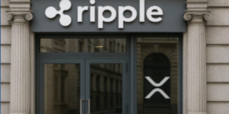 Fachada de una oficina de banco con los logos de Ripple y de XRP.