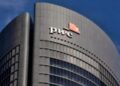 Un edicificio con el logo de PWC, una de las Big Four.