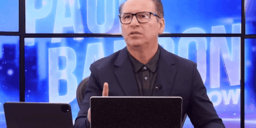 El analista Paul Barron ofrece sus reflexiones en su habitual programa de redes sociales.