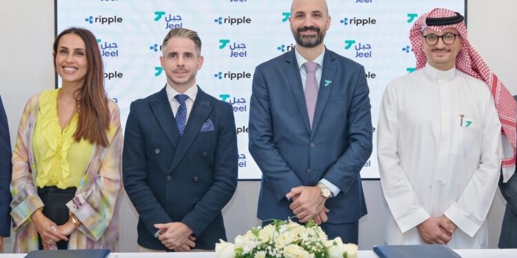 Representantes de Ripple y de Riyad Bank de Arabia Saudita anuncian asociación.