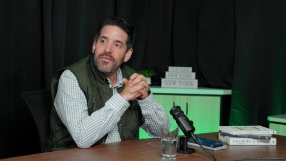 Asdrúbal Oliveros propone “sistema multimoneda” para bancos de Venezuela