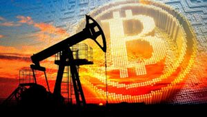 Silueta de un unidad de bombeo petrolero al atardecer con un gran sรญmbolo de bitcoin pixelado.