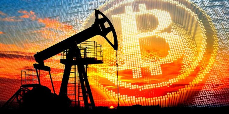 Silueta de un unidad de bombeo petrolero al atardecer con un gran símbolo de bitcoin pixelado.