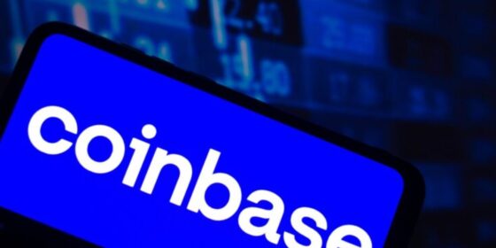 Coinbase retiraría apoyo a ley CLARITY si se eliminan recompensas con stablecoins