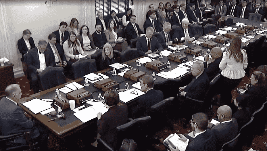 Senadores reunidos en el Comité de Agricultura del Senado de Estados Unidos para votar sobre un proyecto de Ley Bitcoin.