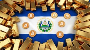 Bandera de El Salvador con lingotes de oro alrededor y algunas monedas de bitcoin.