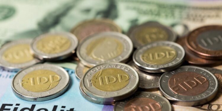 monedas que dicen FIDD y detrรกs Fidelity
