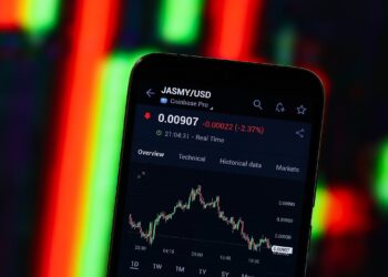 Imagen de celular con exchange para hacer trading de JASMY y gráfico de precio.