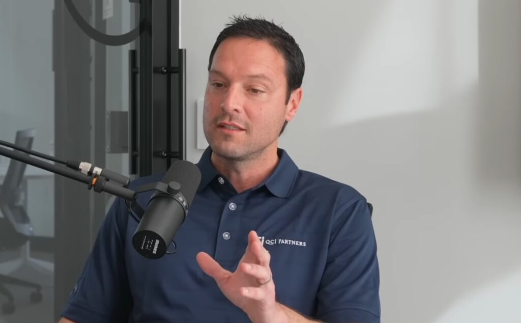 Fotografía del analista Matt Carr.