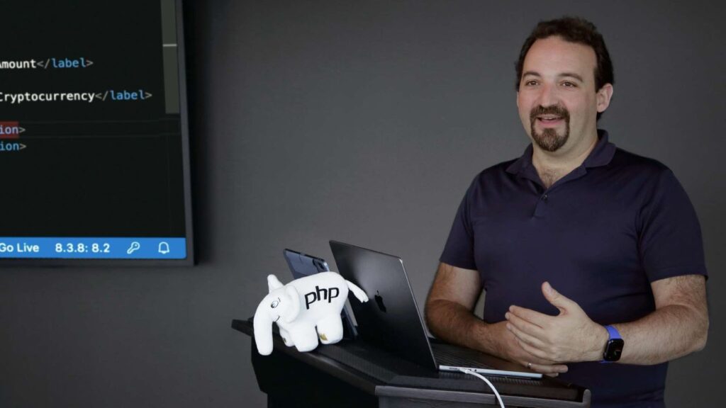 Maximiliano Firtman durante un workshop.