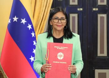 Fotografía de la presidenta encargada de Venezuela, Delcy Rodríguez.