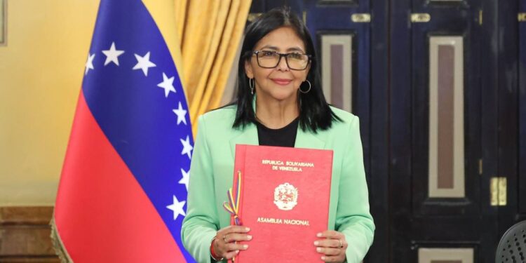 Fotografía de la presidenta encargada de Venezuela, Delcy Rodríguez.