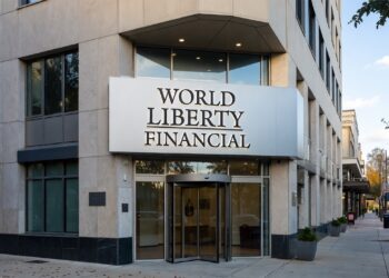 Fachada exterior moderna de un edificio bancario con el letrero prominente "World Liberty Financial"