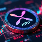 Una moneda física de XRP sobre gráficos de precio.