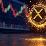 Una moneda fรญsica de XRP brillando delante de un grรกfico de precios.