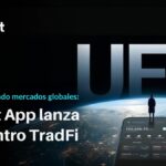 Banner de Bitget, lanza su centro de TradFi. A la derecha el planeta tierra, detrás UEX (Universal Exchange) delante la silueta de un hombre contemplando el mundo, parado sobre un celular gigante que tiene un balance de cuenta y tickers de activos, tanto cripto como tradicionales