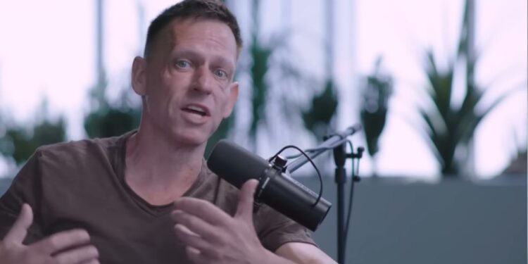 Peter Thiel durante su participación en un podcast.