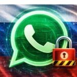 El logo de la aplicación Whatsapp con un candado rojo y la bandera de Rusia de fondo.