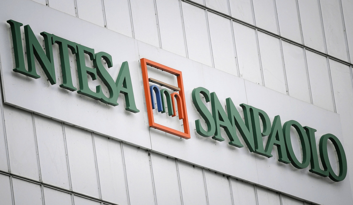 Banco más grande de Italia revela inversión millonaria en ETF de bitcoin