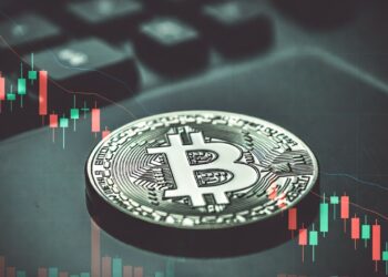 moneda de bitcoin, gráfico de precio en caída que no logra subir.