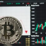 moneda de bitcoin, gráfico de inflación y precio