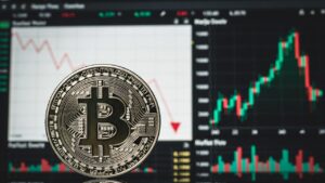 moneda de bitcoin, gráfico de inflación y precio