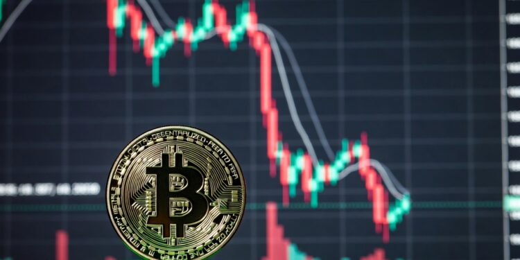moneda de bitcoin, gráfico de precio recuperándose tras caída con luz verde