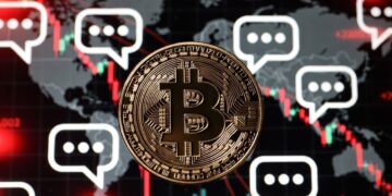 moneda de bitcoin y detrás iconos de dialogo en el mundo y gráficos de precios en caída con luz roja