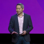 Foto de Phong Le hablando en una conferencia.