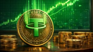 Moneda física de USDT con logo verde brillante sobre mesa de madera, rodeada de monedas de bitcoin y fondo con gráfico financiero alcista en verde.