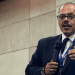 Economista venezolano Aarรณn Olmos durante la Cumbre Crypto Global celebrada en Margarita, al oriente de Venezuela.