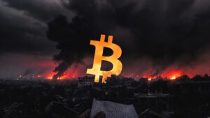 Símbolo de Bitcoin dorado flotando sobre una ciudad devastada por la guerra