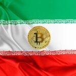 bandera de Irán con una moneda de bitcoin en el centro