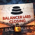 Un candado delante de un cartel que anuncia el cierre de Balancer Labs.