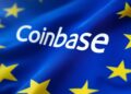 Logo de Coinbase superpuesto sobre la bandera de la Unión Europea.