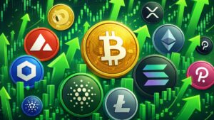 Moneda físicas de bitcoin, solana, ethereum, entre otras, rodeadas de flechas verdes.