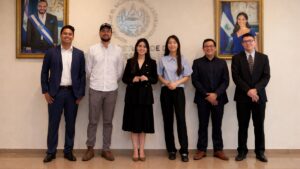 Fotografía de los graduandos de CUBO+ que viajarán a Japón.