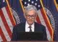 Jerome Powell dando una conferencia de prensa.