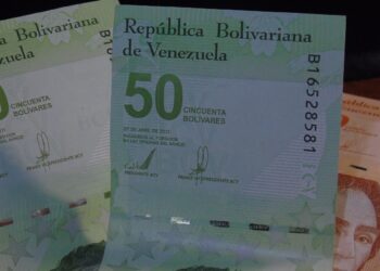 Fotografía de billetes del cono monetario vigente en Venezuela.