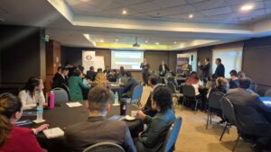 Fotografía de asistentes al seminario de la Senad.