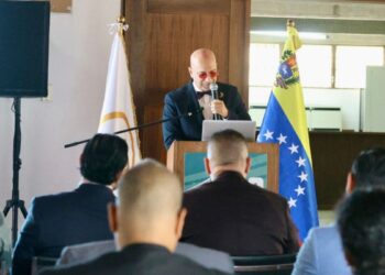 Fotografía del presidente de la Cavecom-e, Richard Ujueta, en la reunión de la mesa técnica de criptomonedas.