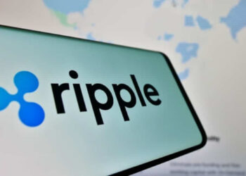Teléfono inteligente que refleja el logo de Ripple.