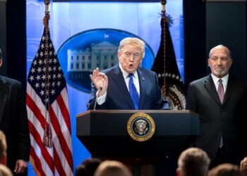 Fotografía del presidente estadounidense Donald Trump en rueda de prensa.