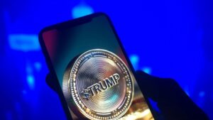 Teléfono con la memecoin TRUMP en su pantalla.