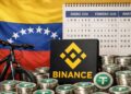 Bandera de Venezuela, con una bicicleta, el logo de Binance y monedas de USDT por montones, y de fondo un calendario que marque los meses enero, febrero y marzo de 2026.