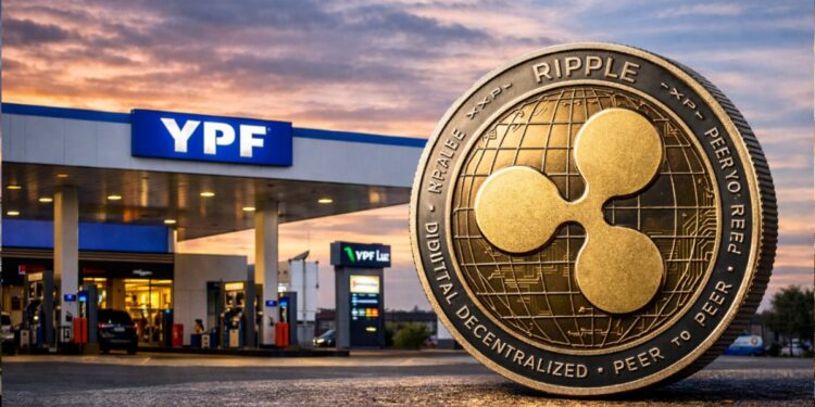 Una estación de YPF junto a una moneda de XRP de Ripple Labs.