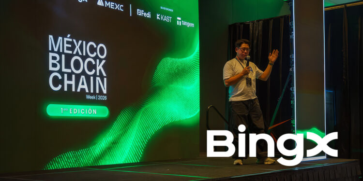 Escenario de la México Blockchain Week 2026, con un speaker en el, y en la esquina inferior derecha el logo de Bingx