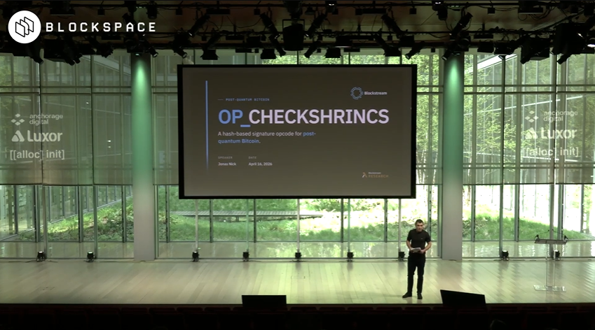 Un desarrollador bitcoiner en una conferencia del evento OPNETX 2026.